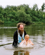 Совершение Таинства Крещения в озере.