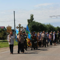 В крестном ходе в селе Первомайское приняли участие десантники и воспитанники клуба "Пантера"