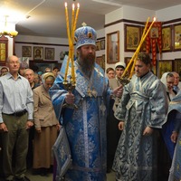 Митрополит Ростислав совершил Божественную литургию в храме в честь иконы Божией Матери «Целительница»
