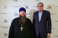 Священник из Томска побеседовал с руководителем Общественной палаты России