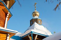 Свято-Никольский храм поселка Зональная Станция отметил престольный праздник архиерейским богослужением