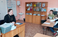 Священник Томской епархии рассказал сельским школьникам о Пасхе Христовой