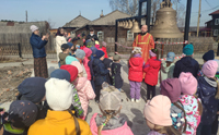Приход Смоленской церкви в с. Зоркальцево делится пасхальной радостью с жителями села