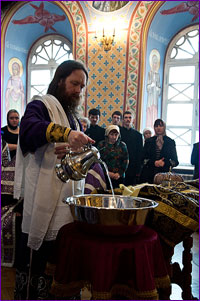 В четверг Страстной Седмицы архиепископ Ростислав совершил Чин умовения ног в Богоявленском соборе г.Томска